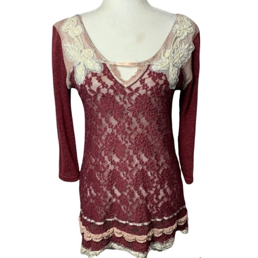 Gimmicks Bke Floral Lace Embellished Boho Top